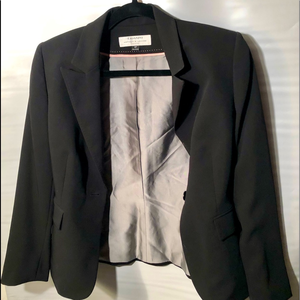 Women’s Black Fitted Blazer